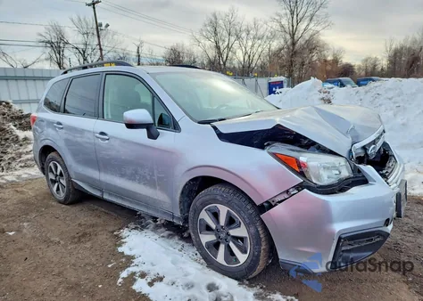 2017 Subaru Forester 2.5I Premium z USA, uszkodzony, nr VIN JF2SJAEC7HH475481